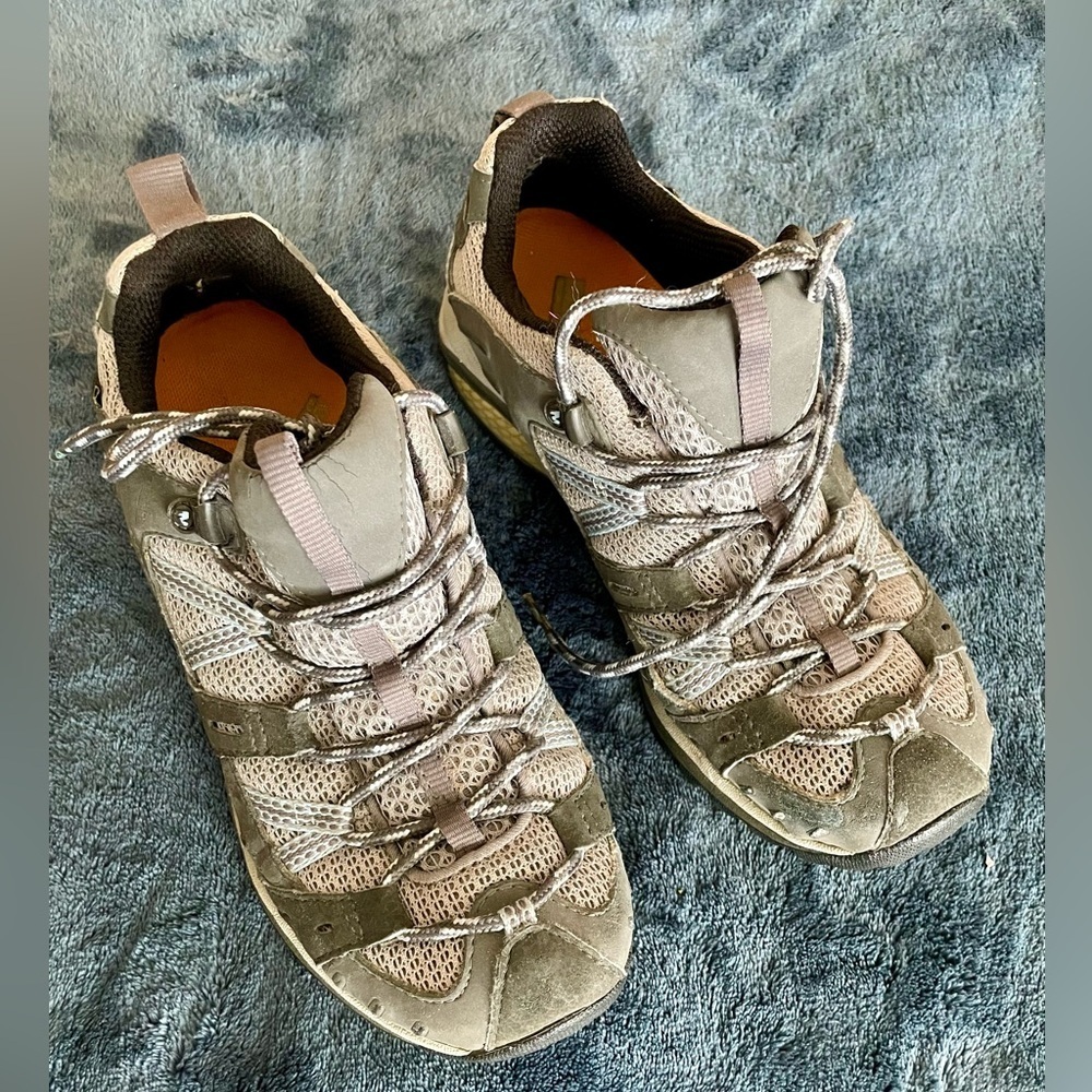Merrell women hiking shoes size 7.5